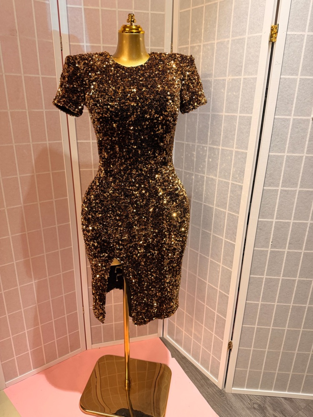 Shine ✨ Like A Star Helsi Gold Sequin Short Sleeve Dress - Picture 10 of 12